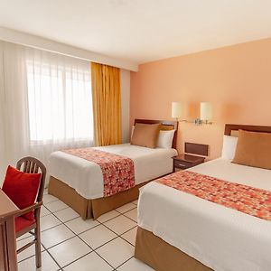 Habitación Estándar con 2 Camas Individuales